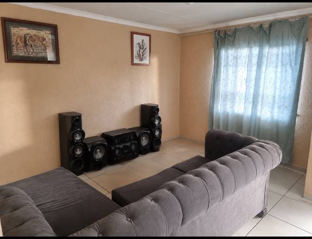 2 BEDROOM HOUSE FOR SALE IN EVATON WEST